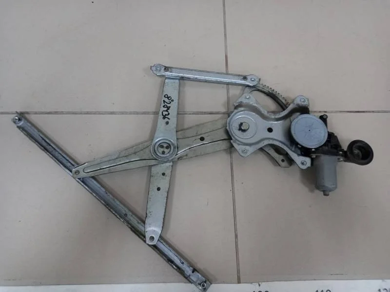 Стеклоподъемник электр. передний правый Toyota Corolla E150 2006-2013