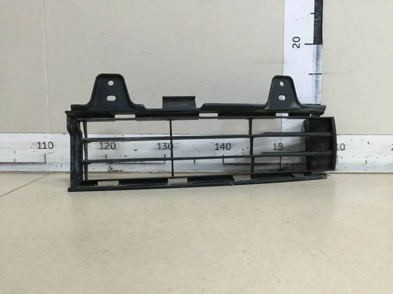 Решетка в бампер левая Toyota Land Cruiser (J200) 2007-2015