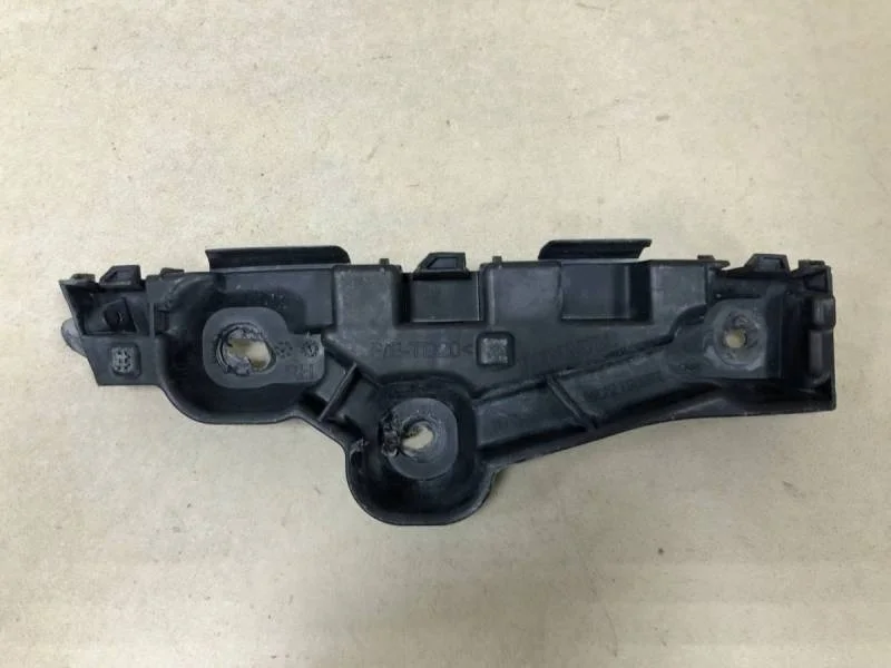 Кронштейн переднего бампера правый Renault Logan (2) 2014>