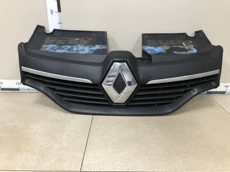Решетка радиатора Renault Logan (2) 2014>