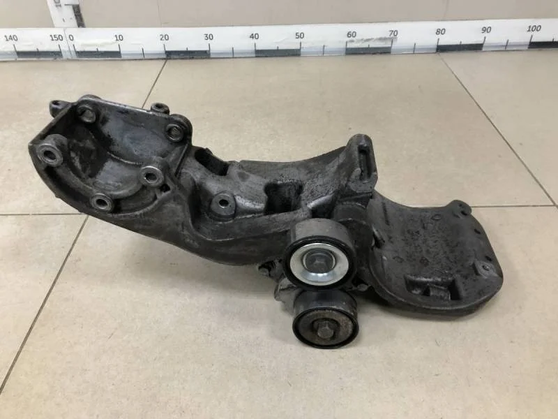 Кронштейн генератора Renault Logan (2) 2014>