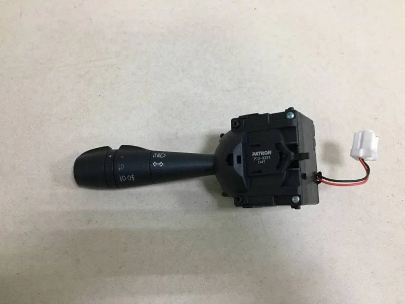 Переключатель поворотов подрулевой Renault Logan (2) 2014>