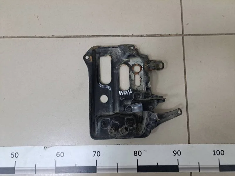 Крепление АКБ (корпус / подставка) Toyota Corolla E150 2006-2013