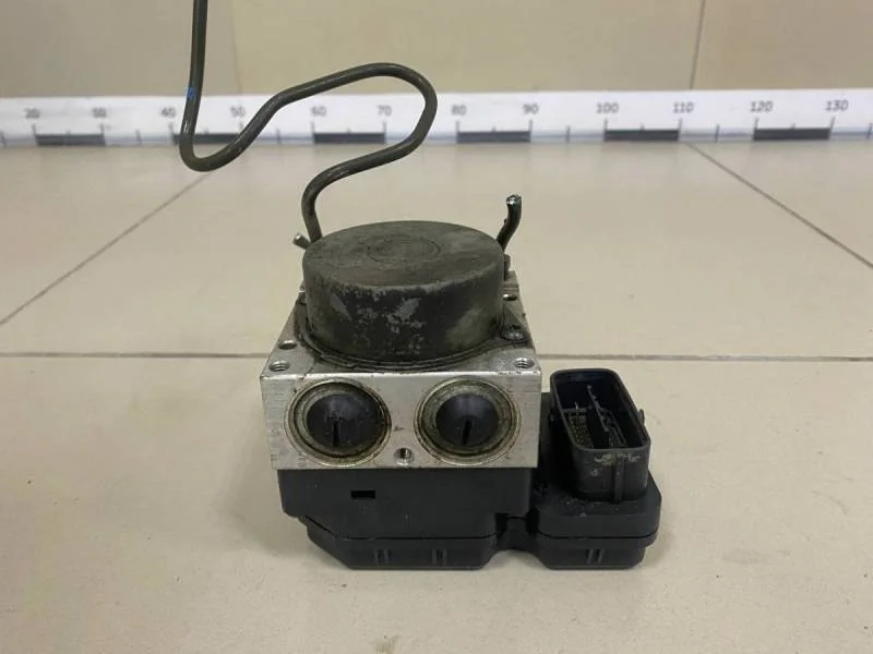 Блок ABS (насос) Toyota Corolla E150 2006-2013