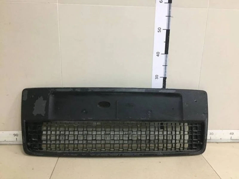 Решетка в бампер центральная Ford Fusion (JU) 2002-2012