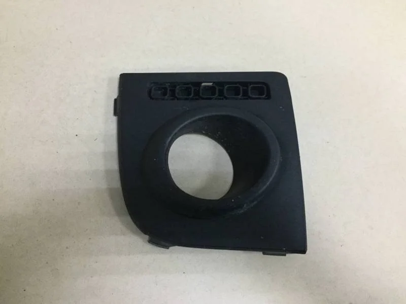 Рамка противотуманной фары правой Ford Fusion (JU) 2002-2012