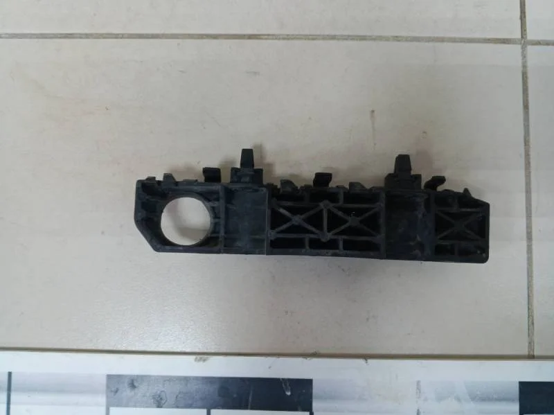 Кронштейн переднего бампера левый Kia Cerato (YD) 2013-2020