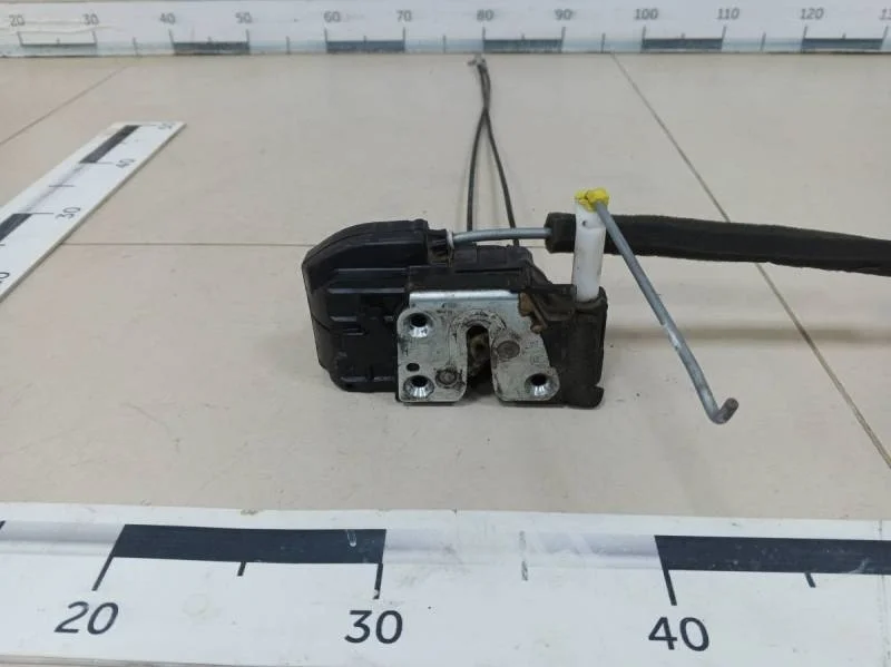 Замок двери передней левой Nissan Tiida (C11) 2007-2014