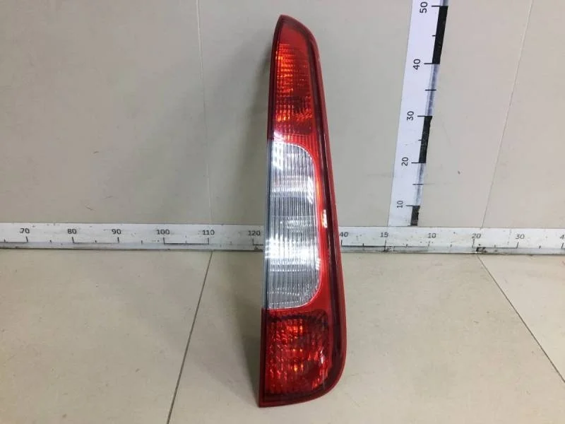 Фонарь задний правый Ford C-MAX 2003-2010