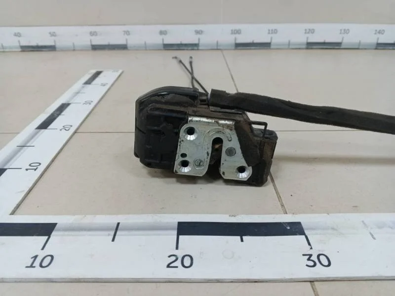 Замок двери задней левой Nissan Tiida (C11) 2007-2014