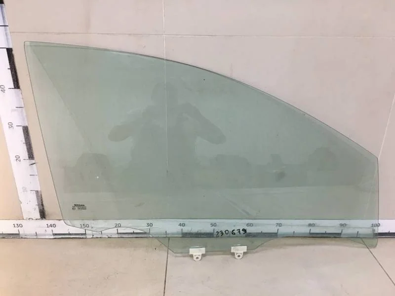 Стекло двери передней правой Nissan Tiida (C11) 2007-2014