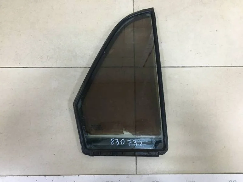 Стекло двери задней правой (форточка) Nissan Tiida (C11) 2007-2014