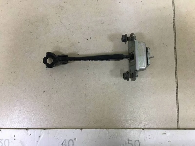 Ограничитель двери Nissan Tiida (C11) 2007-2014