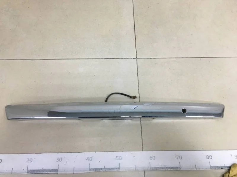 Накладка крышки багажника Nissan Tiida (C11) 2007-2014