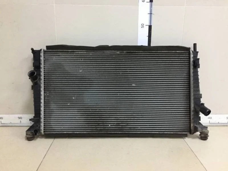 Радиатор охлаждения двигателя Ford C-MAX 2003-2010