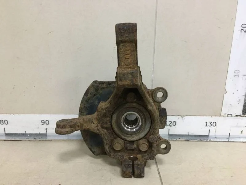 Кулак поворотный передний левый Nissan Tiida (C11) 2007-2014