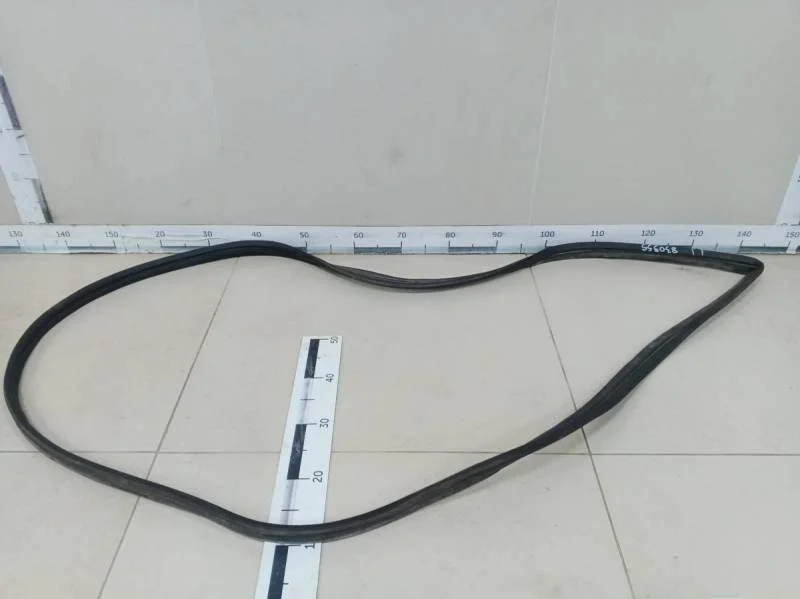 Уплотнитель багажника Nissan Tiida (C11) 2007-2014