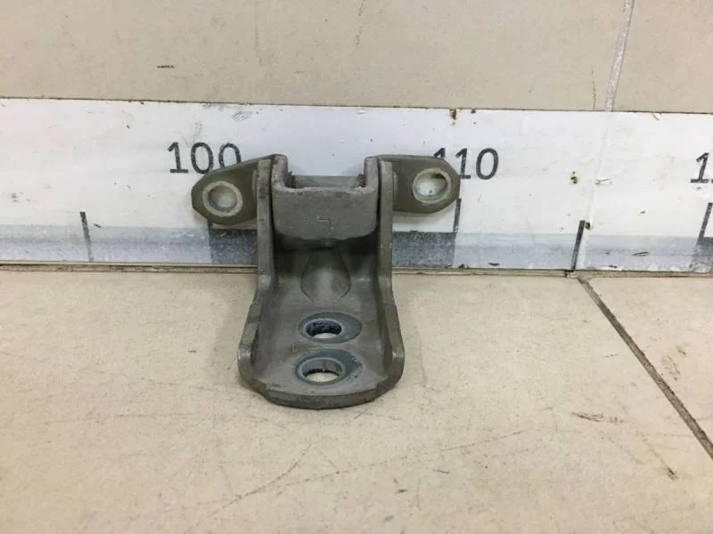 Петля двери передней правой нижняя Nissan Tiida (C11) 2007-2014