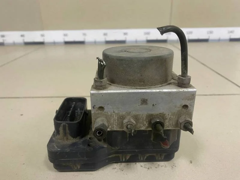 Блок ABS (насос) Toyota Corolla E150 2006-2013