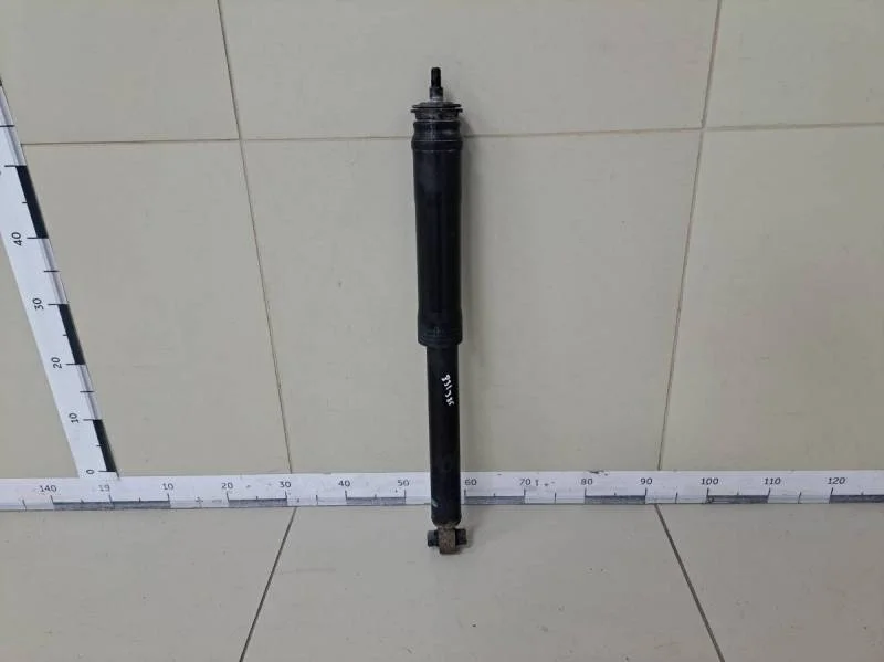 Амортизатор задний Toyota Corolla E150 2006-2013