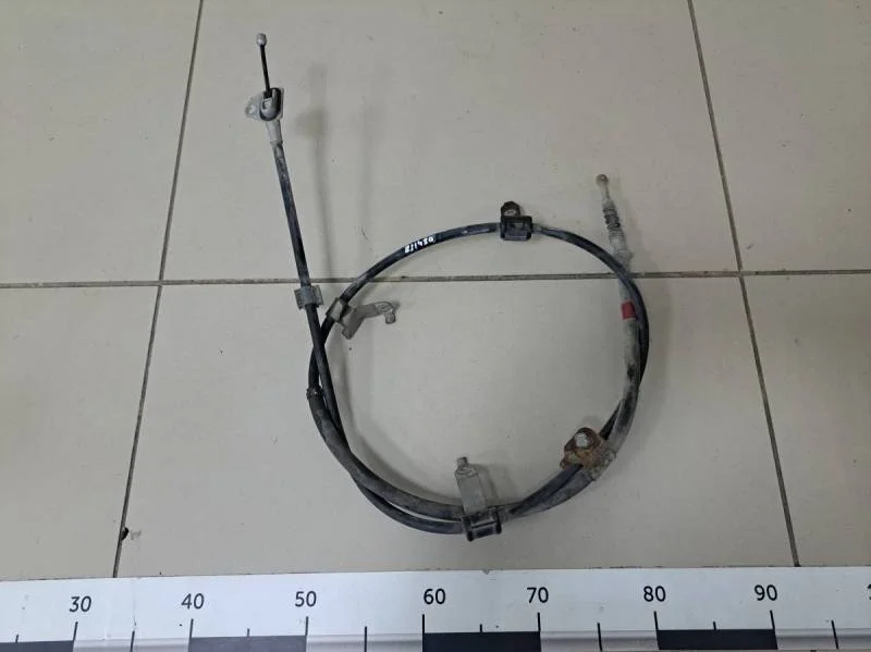 Трос стояночного тормоза правый Toyota Corolla E150 2006-2013