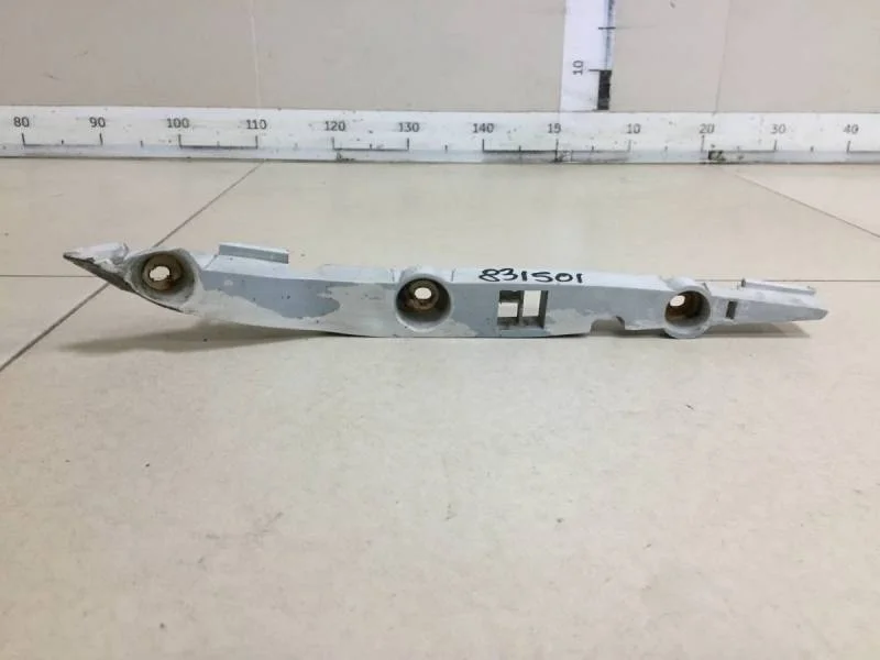 Кронштейн переднего бампера правый Ford C-MAX 2003-2010