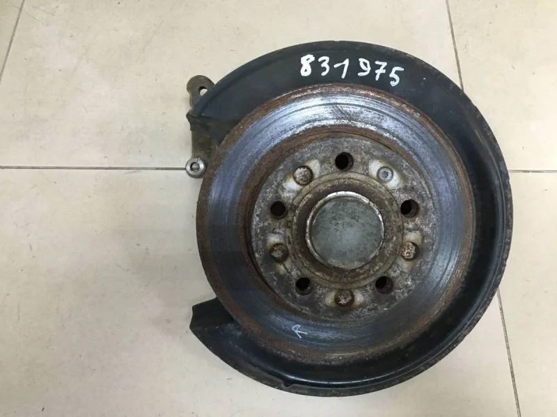 Кулак поворотный задний правый Volkswagen Golf 6 (5K) 2009-2013