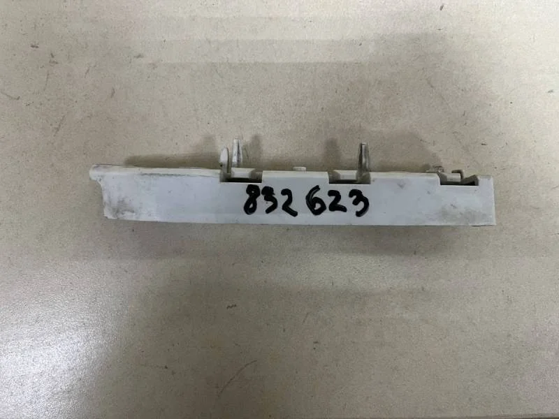 Кронштейн переднего бампера правый Ford Focus 3 2011>