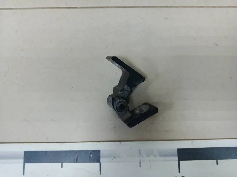 Петля двери Volkswagen Polo (Sed RUS) 2011>