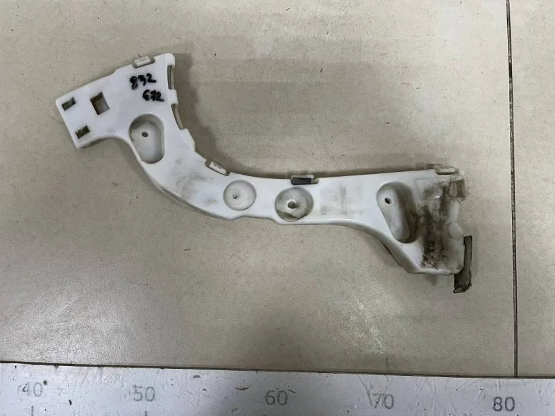 Кронштейн заднего бампера правый Ford Focus 3 2011>