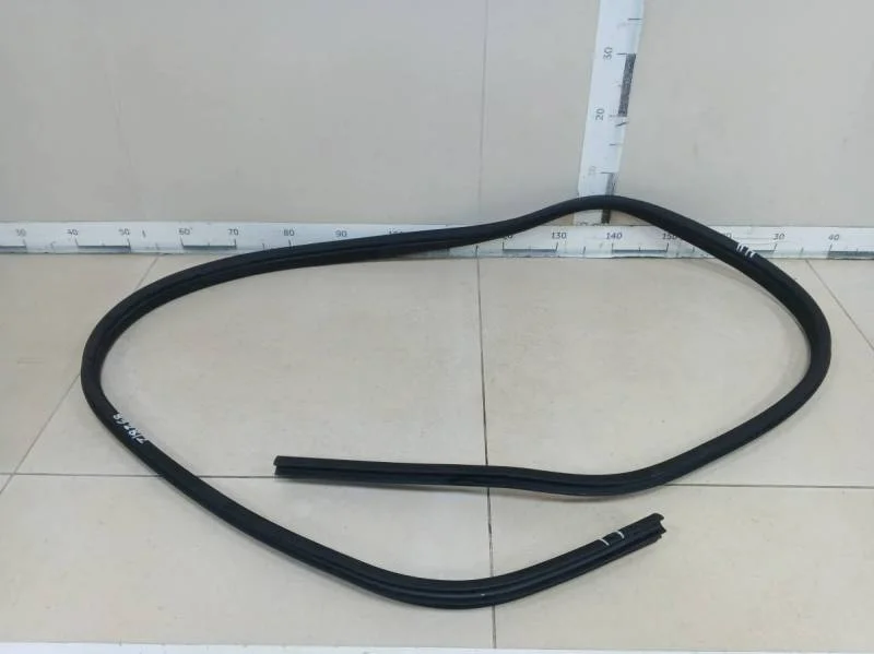 Уплотнитель проема двери передней левой Ford Focus 3 2011>