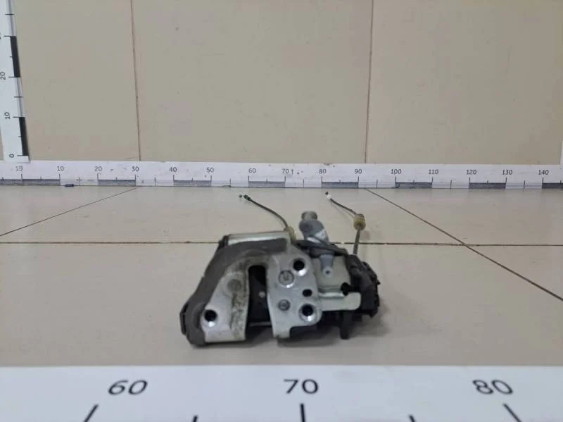 Замок двери задней правой Toyota Corolla E150 2006-2013