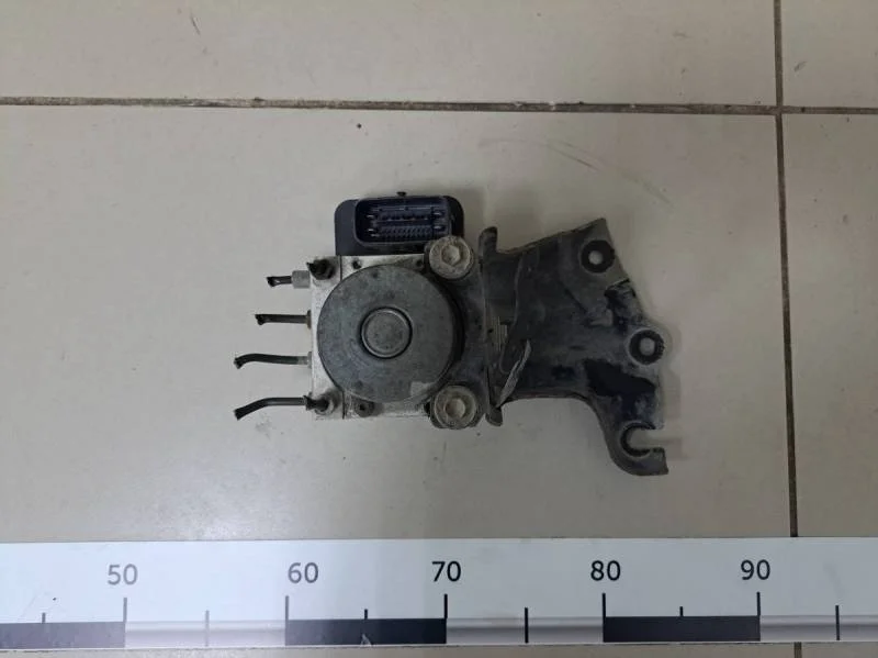 Блок ABS (насос) Toyota Corolla E150 2006-2013