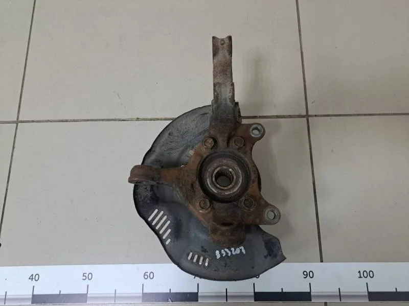 Кулак поворотный передний левый Toyota Corolla E150 2006-2013