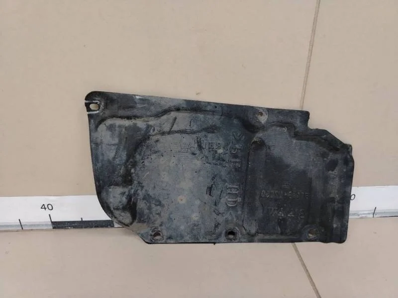 Пыльник двигателя нижний правый Toyota Corolla E150 2006-2013