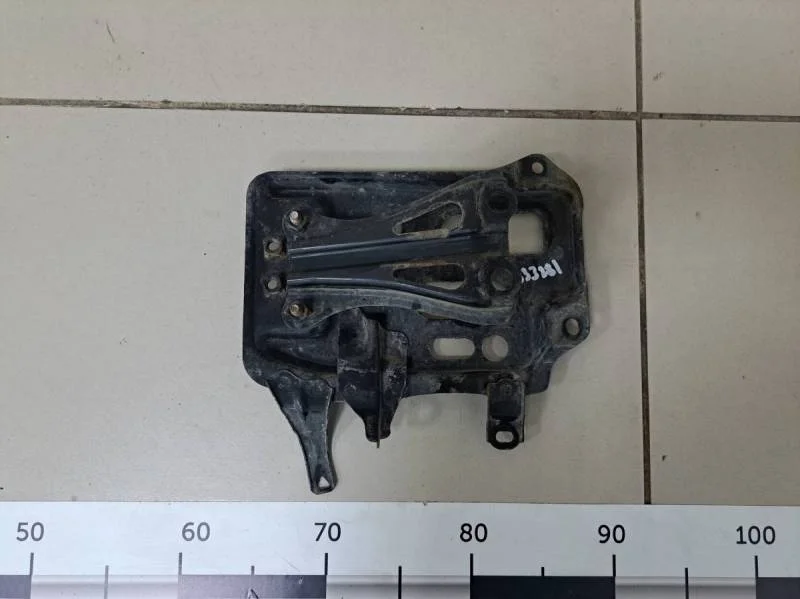 Крепление АКБ (корпус / подставка) Toyota Corolla E150 2006-2013