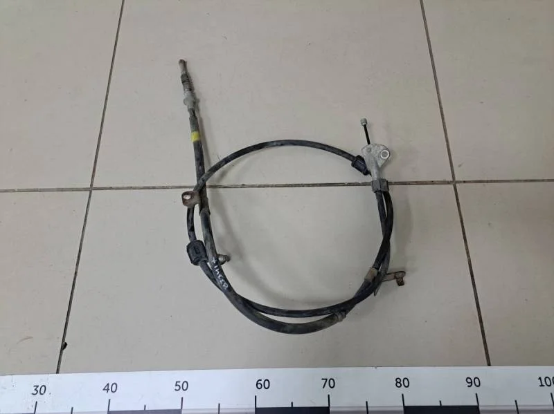 Трос стояночного тормоза правый Toyota Corolla E150 2006-2013