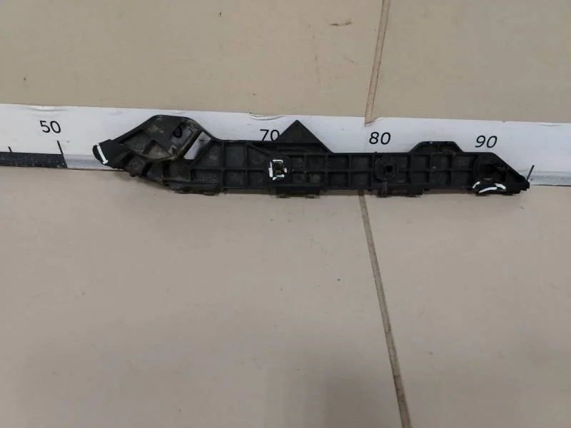 Кронштейн заднего бампера правый Toyota Corolla E150 2006-2013