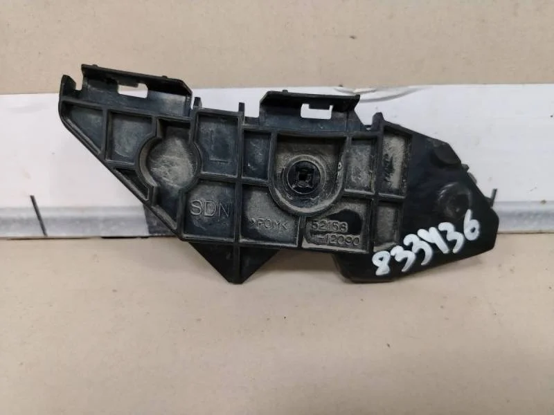 Кронштейн заднего бампера левый Toyota Corolla E150 2006-2013