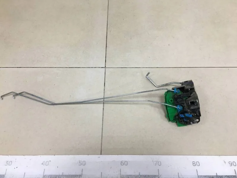 Замок двери задней правой Hyundai Solaris 2010-2017