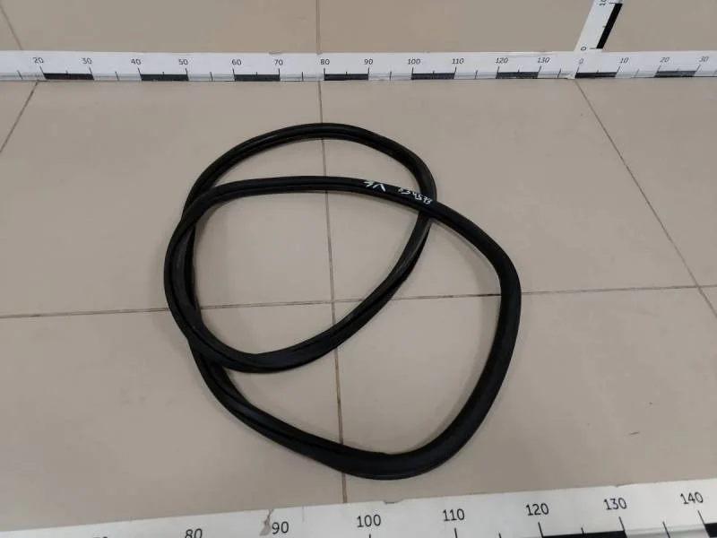 Уплотнитель проема двери задней левой Volkswagen Polo (Sed RUS) 2011>