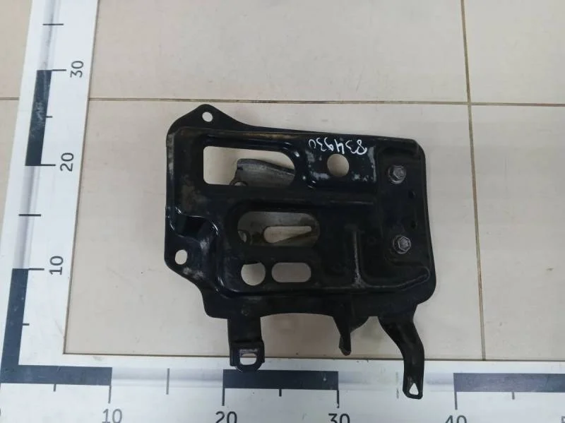 Крепление АКБ (корпус / подставка) Toyota Corolla E150 2006-2013