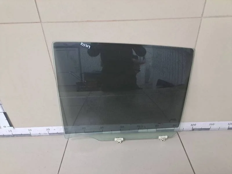 Стекло двери задней левой Nissan Tiida (C11) 2007-2014