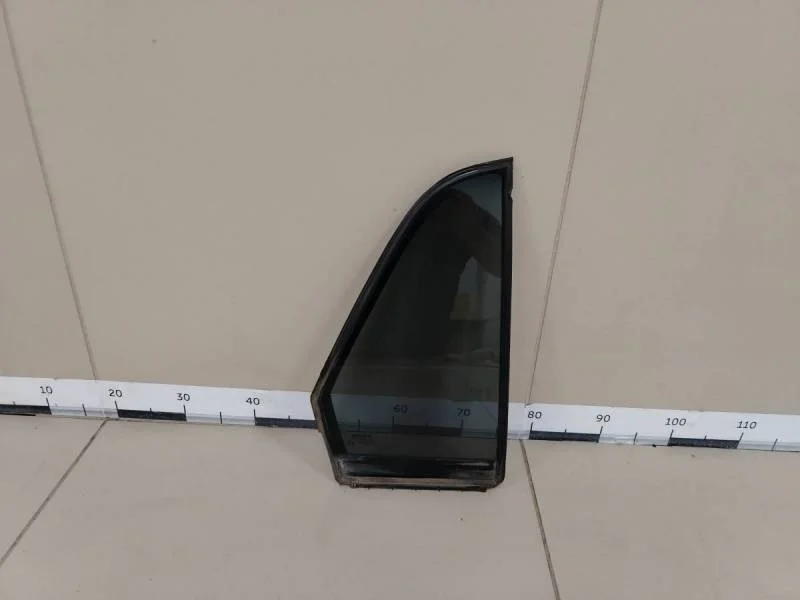 Стекло двери задней правой (форточка) Nissan Tiida (C11) 2007-2014