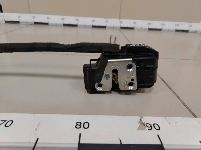 Замок двери задней правой Nissan Tiida (C11) 2007-2014