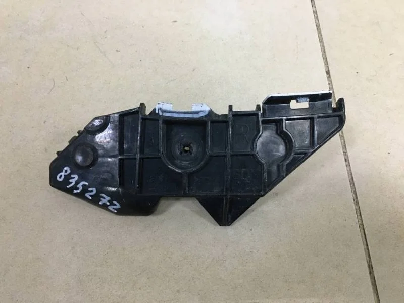 Кронштейн заднего бампера правый Toyota Corolla E150 2006-2013