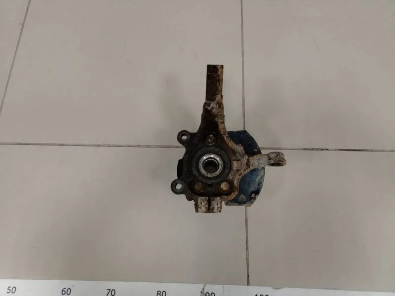 Кулак поворотный передний правый Nissan Tiida (C11) 2007-2014