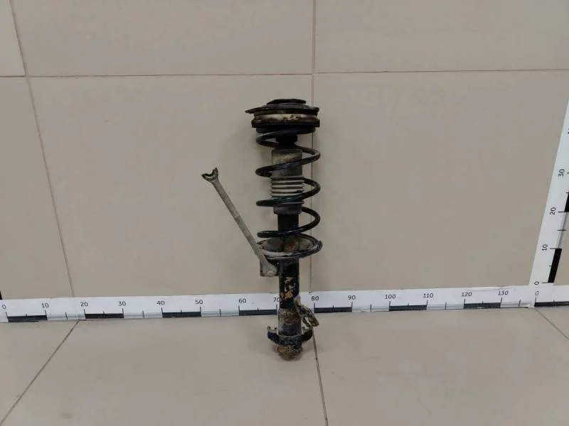 Амортизатор передний левый Nissan Tiida (C11) 2007-2014