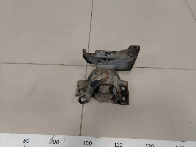 Опора двигателя правая Nissan Tiida (C11) 2007-2014
