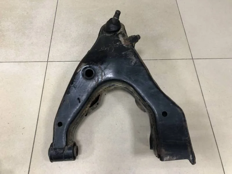 Рычаг передний нижний левый Toyota Land Cruiser (J100) 1998-2007